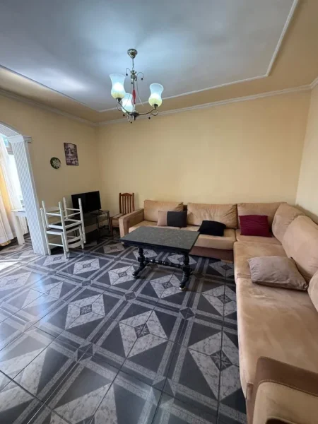 Tirane, jepet me qera apartament 1+1 Kati 4, 60 m² 400 € (Rruga e Dibrës)