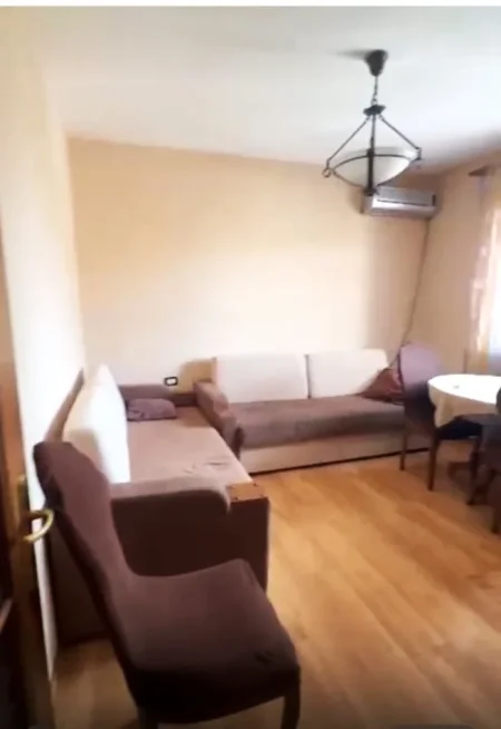 Tirane, jepet me qera apartament 2+1+Ballkon Kati 3, 85 m² 500 € (Rruga Kongresi i Manastirit)