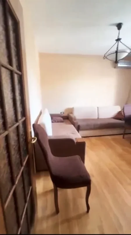 Tirane, jepet me qera apartament 2+1+Ballkon Kati 3, 85 m² 500 € (Rruga Kongresi i Manastirit)