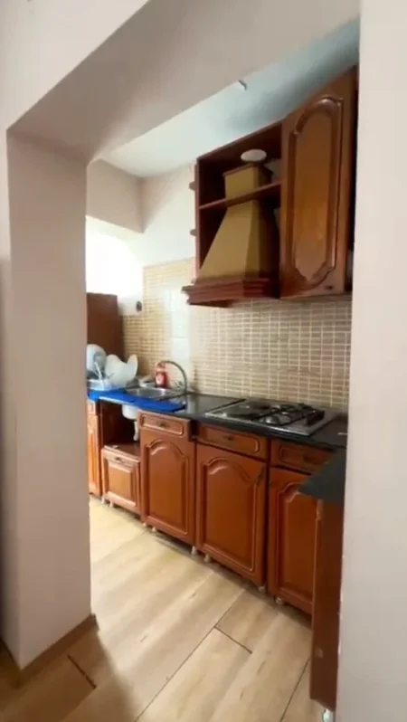 Tirane, jepet me qera apartament 2+1+Ballkon Kati 3, 85 m² 500 € (Rruga Kongresi i Manastirit)