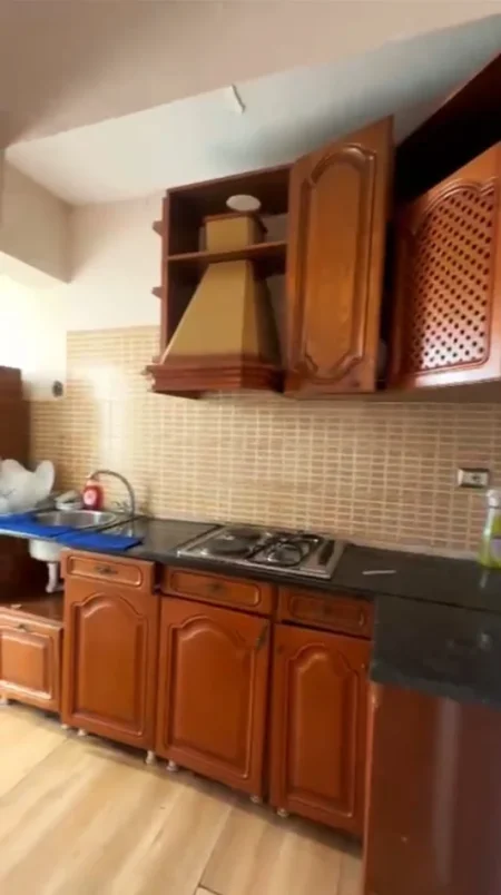 Tirane, jepet me qera apartament 2+1+Ballkon Kati 3, 85 m² 500 € (Rruga Kongresi i Manastirit)