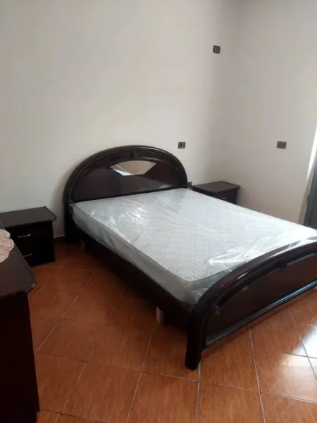Tirane, jepet me qera apartament 3+1 Kati 1, 130 m² 400 € (Allias)