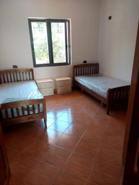 Tirane, jepet me qera apartament 3+1 Kati 1, 130 m² 400 € (Allias)