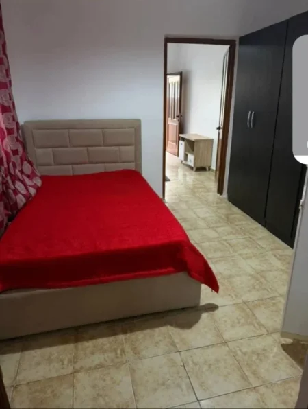 Tirane, jepet me qera apartament 1+1 Kati 1, 50 m² 300 € (Allias)