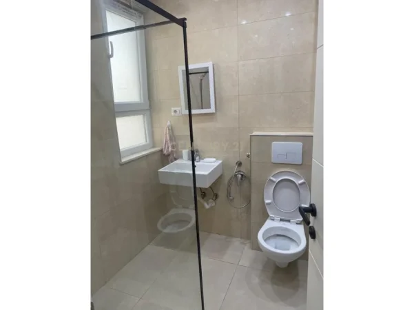 Tirane, jepet me qera apartament 1+1 Kati 3, 47 m² 450 € (Tregu Elektrik)