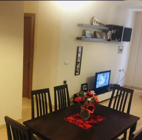 Tirane, jepet me qera apartament 1+1 Kati 6, 73 m² 370 € (Pallatet Cabej)