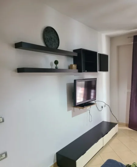 Tirane, jepet me qera apartament 1+1 Kati 6, 73 m² 370 € (Pallatet Cabej)