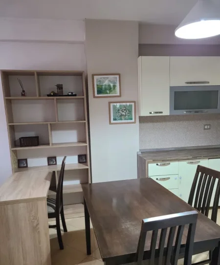 Tirane, jepet me qera apartament 1+1 Kati 6, 73 m² 370 € (Pallatet Cabej)