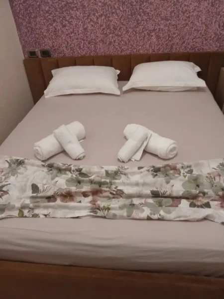 Tirane, jepet me qera apartament 2+1 Kati 1, 60 m² 360 € (Embassy of the United States)