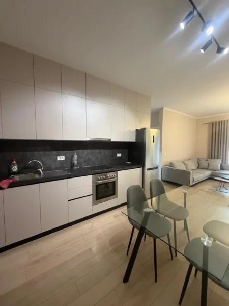 Tirane, jepet me qera apartament 1+1 Kati 3, 60 m² 600 € (Emerald Center)