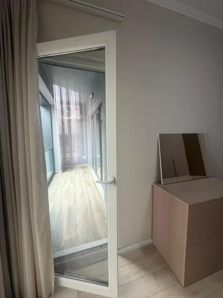 Tirane, jepet me qera apartament 1+1 Kati 3, 60 m² 600 € (Emerald Center)