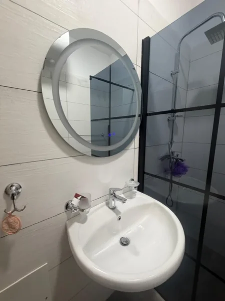 Tirane, jepet me qera apartament 1+1 Kati 3, 60 m² 600 € (Emerald Center)
