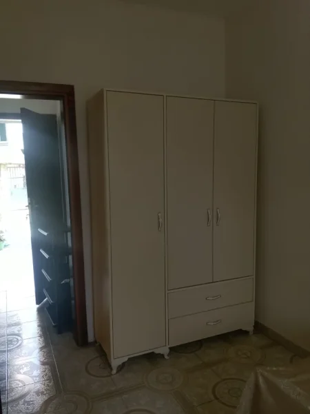 Tirane, jepet me qera apartament 2+1 , 90 m² 450 € (Tek ish tregu elektrik, Rruga Mihal Grameno)