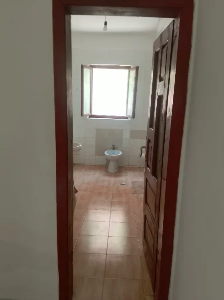 Tirane, jepet me qera apartament 2+1 , 90 m² 450 € (Tek ish tregu elektrik, Rruga Mihal Grameno)