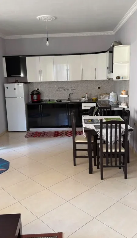 Shqiperi, jepet me qera apartament 3+1 , 100 m² 400 € 