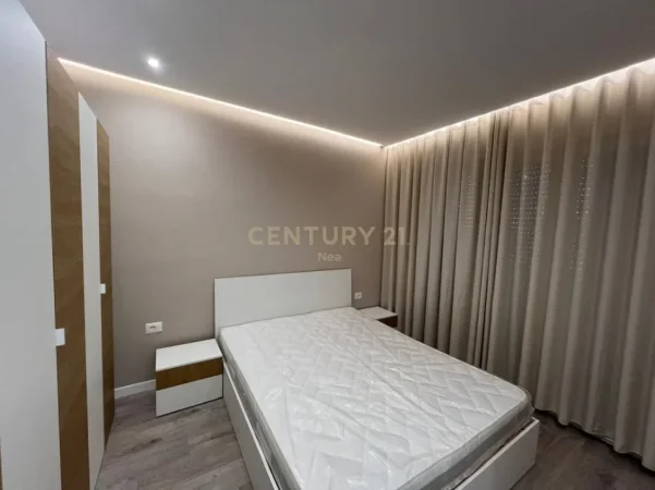 Tirane, jepet me qera apartament 1+1 Kati 4, 57 m² 600 € (Bulevardi i Ri)