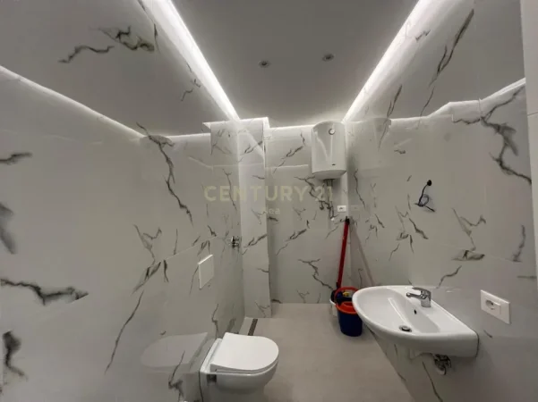 Tirane, jepet me qera apartament 1+1 Kati 4, 57 m² 600 € (Bulevardi i Ri)