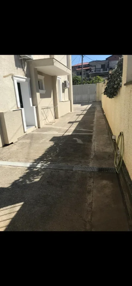 Tirane, jepet me qera apartament 1+1 Kati 1, 70 m² 400 € (Rruga Todi Shurt)
