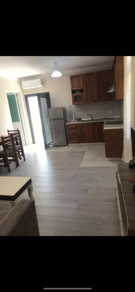 Tirane, jepet me qera apartament 1+1 Kati 1, 70 m² 400 € (Rruga Todi Shurt)