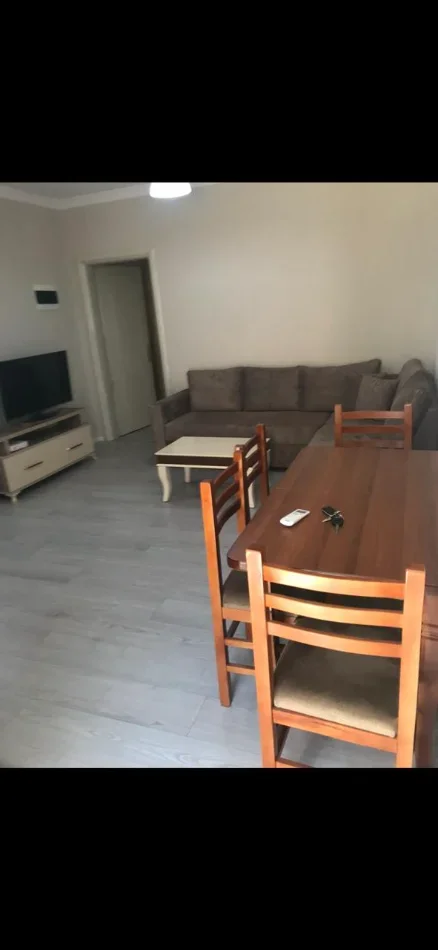 Tirane, jepet me qera apartament 1+1 Kati 1, 70 m² 400 € (Rruga Todi Shurt)