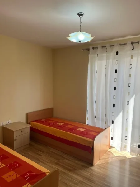 Tirane, jepet me qera apartament 2+1 Kati 4, 114 m² 700 € (Pazari I Ri)