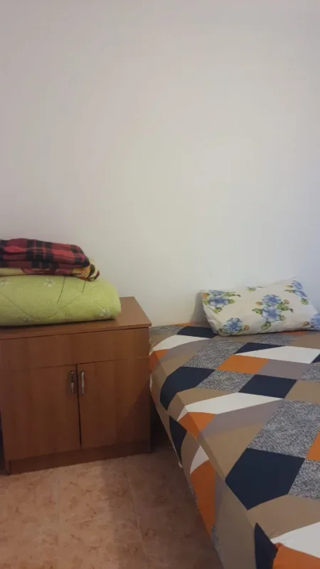 jepet me qera apartament 2+1 , 100 m² 550 € (Rruga Dritan Hoxha, pallatet Hawai)