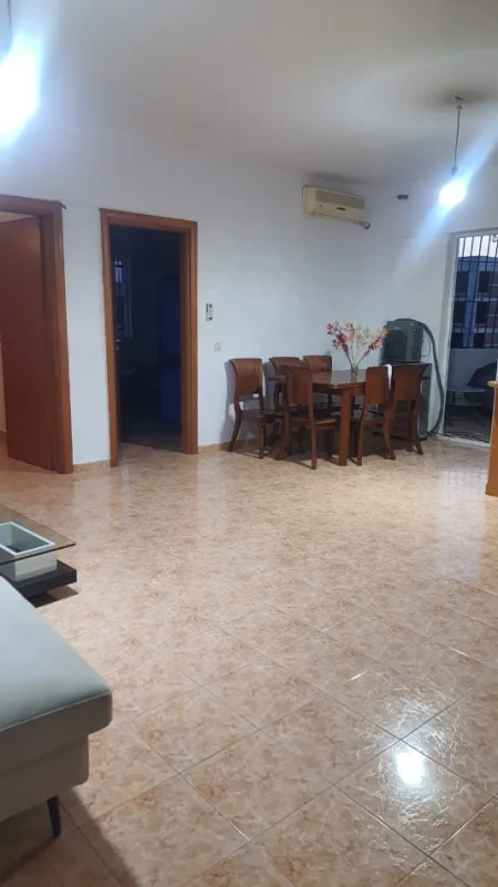 jepet me qera apartament 2+1 , 100 m² 550 € (Rruga Dritan Hoxha, pallatet Hawai)