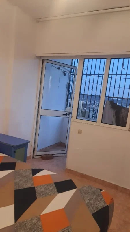 jepet me qera apartament 2+1 , 100 m² 550 € (Rruga Dritan Hoxha, pallatet Hawai)