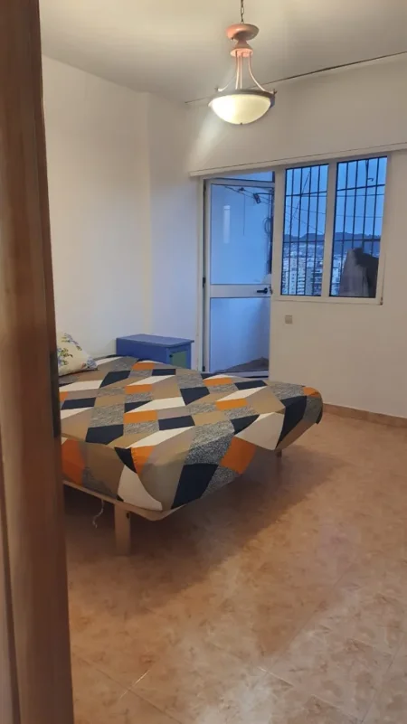 jepet me qera apartament 2+1 , 100 m² 550 € (Rruga Dritan Hoxha, pallatet Hawai)