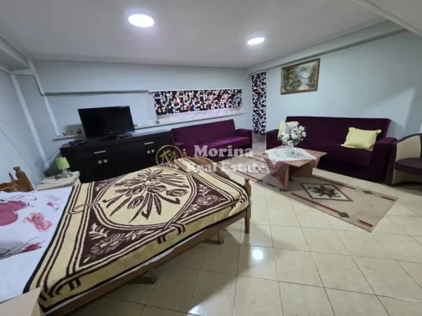Tirane, jepet me qera apartament 1+1 Kati 1, 60 m² 450 € (Rruga Myslym Shyri)