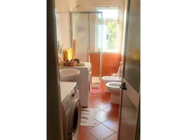 Tirane, jepet me qera apartament 2+1 Kati 2, 55 m² 500 € (Zona e Oxhakut)