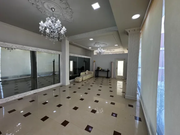 Tirane, jepet me qera ambjent biznesi Kati 0, 60 m² 1.000 € (Rruga e Elbasanit)