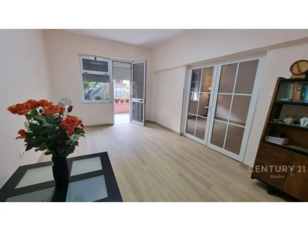Tirane, jepet me qera apartament 2+1 Kati 2, 50 m² 650 € (Mine Peza)