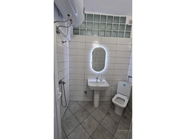 Tirane, jepet me qera apartament 2+1 Kati 2, 50 m² 650 € (Mine Peza)
