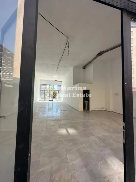 Tirane, jepet me qera ambjent biznesi Kati 0, 116 m² 1.500 € (Xhamlliku)