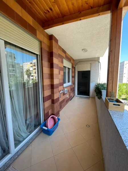 Tirane, jepet me qera apartament 2+1+Ballkon Kati 2, 110 m² 550 € (Astir Vila L)