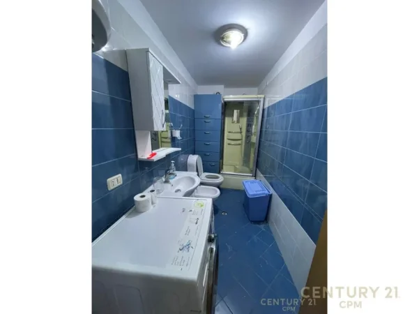 Tirane, jepet me qera apartament 1+1 Kati 2, 72 m² 400 € (Ali demi)