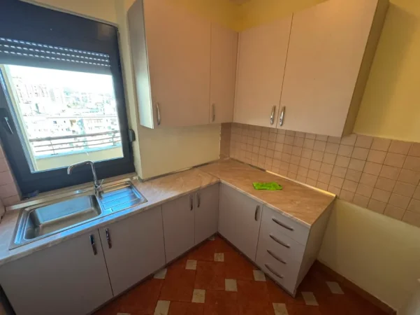 Tirane, jepet me qera apartament 1+1 Kati 7, (9 katshet)