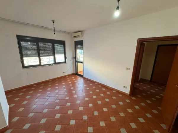 Tirane, jepet me qera apartament 1+1 Kati 7, (9 katshet)
