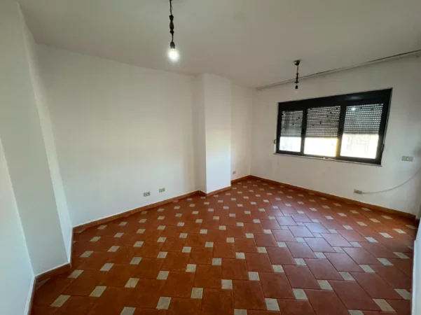 Tirane, jepet me qera apartament 1+1 Kati 7, (9 katshet)