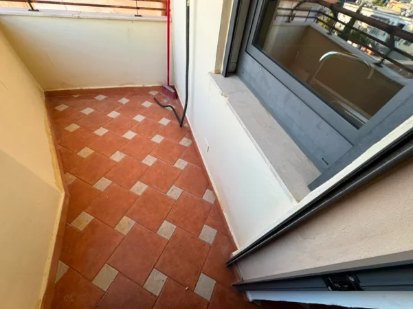 Tirane, jepet me qera apartament 1+1 Kati 7, (9 katshet)