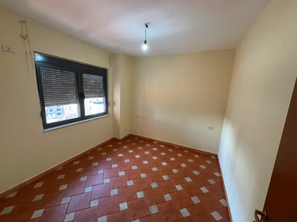 Tirane, jepet me qera apartament 1+1 Kati 7, (9 katshet)