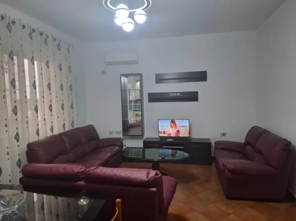 Tirane, jepet me qera apartament 1+1+post parkimi Kati 1, 70 m² 40.000 Lek (Lokal 2 Palmat ne Astir)