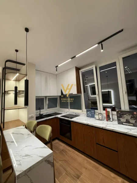 Tirane, jepet me qera apartament 1+1+Ballkon Kati 6, 75 m² 970 € (STACIONI I TRENIT)