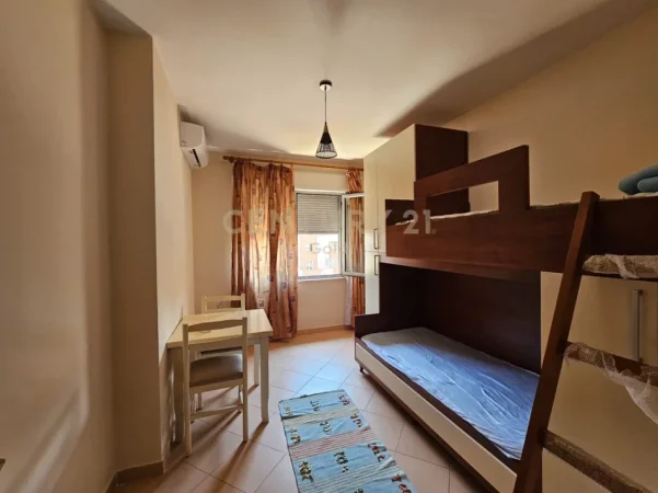 Tirane, jepet me qera apartament 2+1+Ballkon Kati 6, 100 m² 700 € 