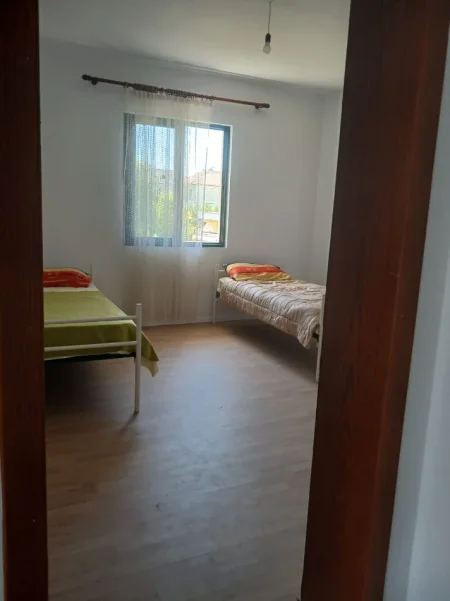 Tirane, jepet me qera apartament 3+1 Kati 2, 120 m² 500 € (Rruga Siri Kodra)