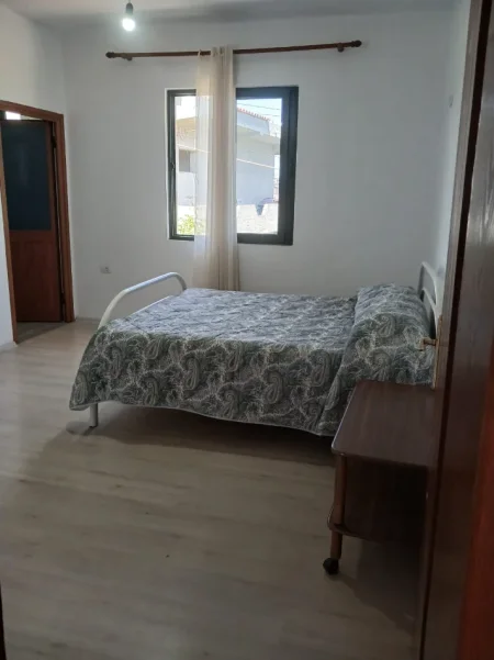 Tirane, jepet me qera apartament 3+1 Kati 2, 120 m² 500 € (Rruga Siri Kodra)
