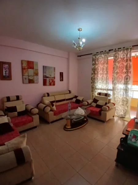 Tirane, jepet me qera apartament 1+1 Kati 1, 70 m² 400 € (Rruga Loni Ligori)