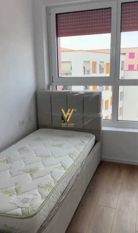 Tirane, jepet me qera apartament 1+1+Ballkon Kati 5, 90 m² 620 € (ALI DEMI)