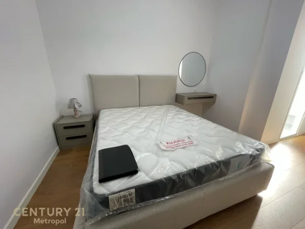 Tirane, jepet me qera apartament 2+1 Kati 4, 95 m² 730 € 